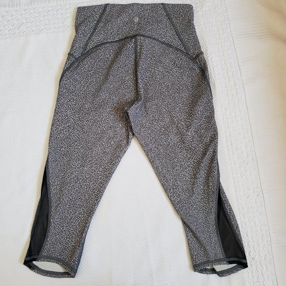 Lululemon Train Times Crop (17") Legging Fractal Alpine White Black / Black Sz 6 - Picture 4 of 9
